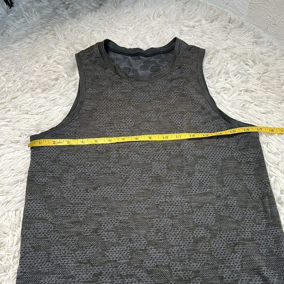 Lululemon Breeze By Muscle Tank Polar Spots Titanium / Black - Picture 2 of 5